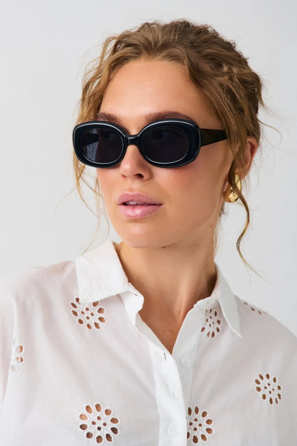 Oval sunglasses