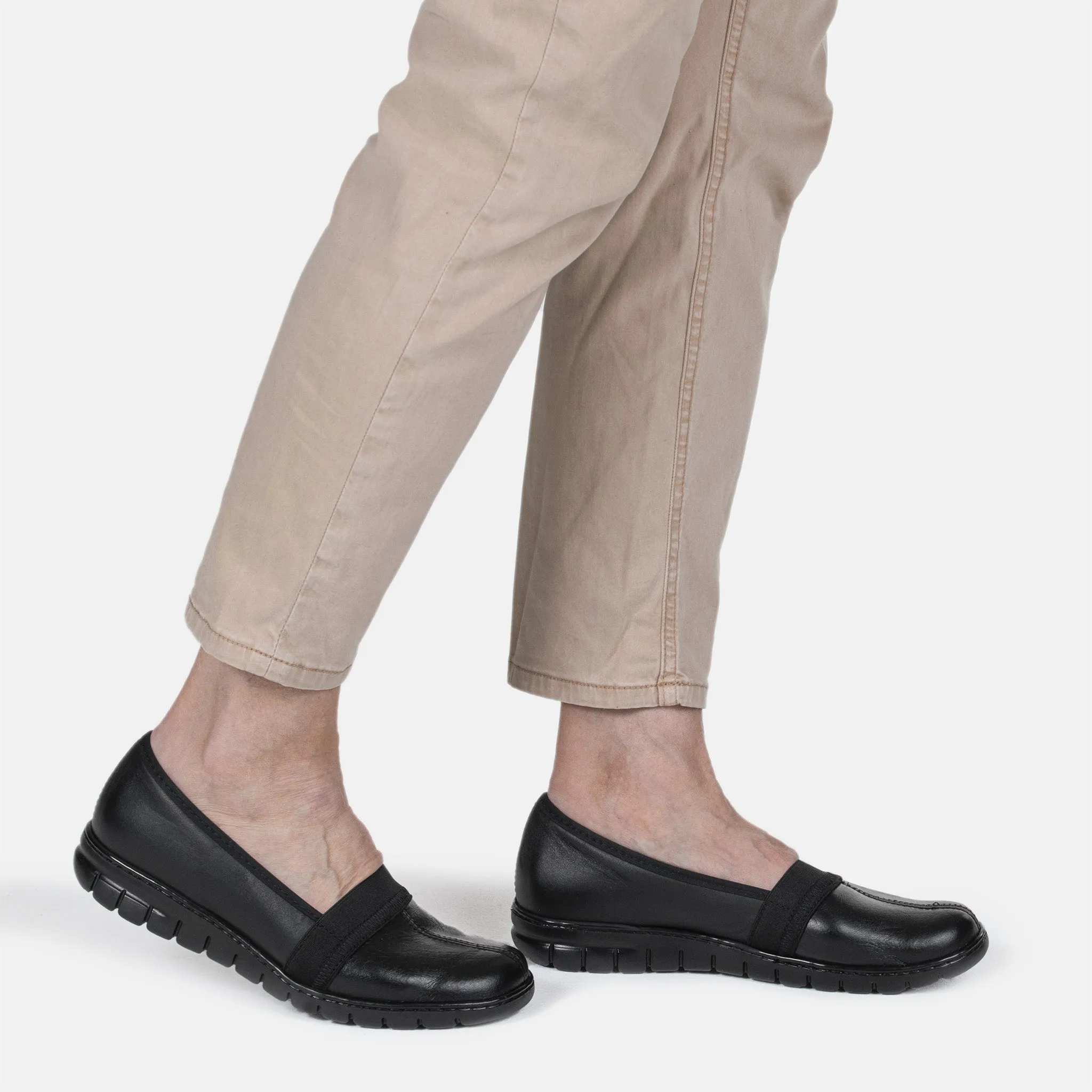 SELJA Women’s stretch slip-ons